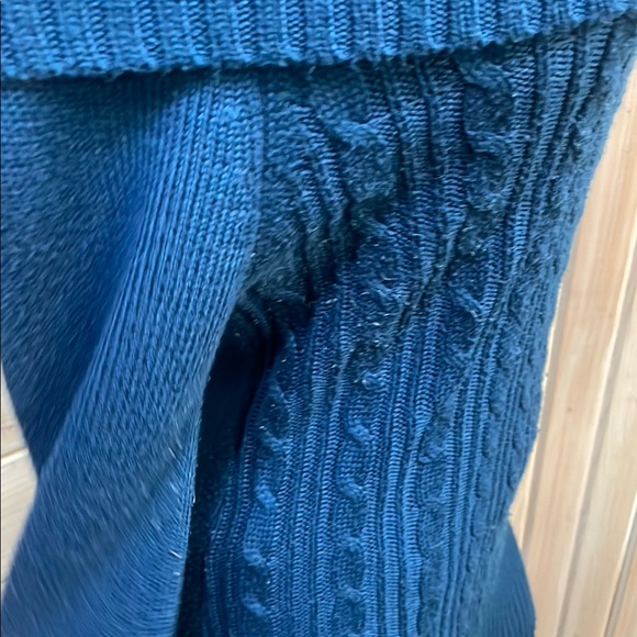 Candie's Blue Off-the-Shoulder Sweater with Fitted Silhouette - Picture 3 of 4